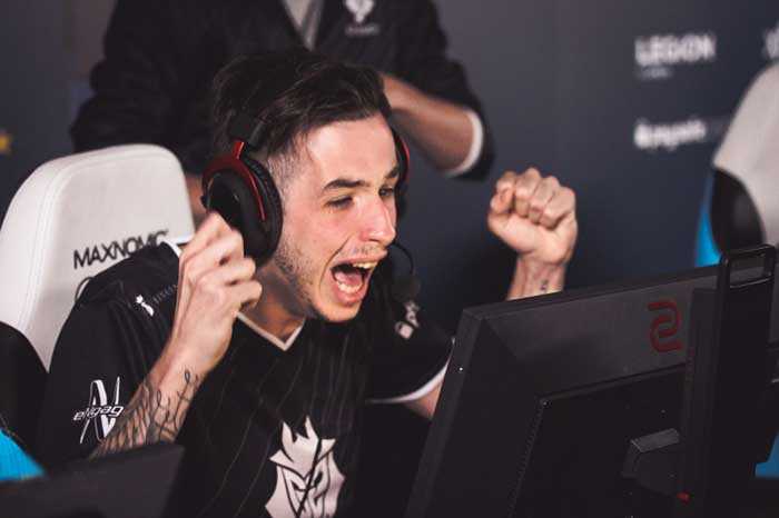 式宣布签下 式宣布签下